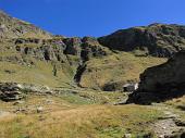 38 sullo sfondo il rifugio